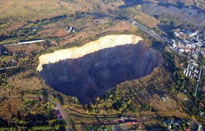 ​世纪之钻「 The Centenary Diamond 」最大的、颜色等级最高钻石