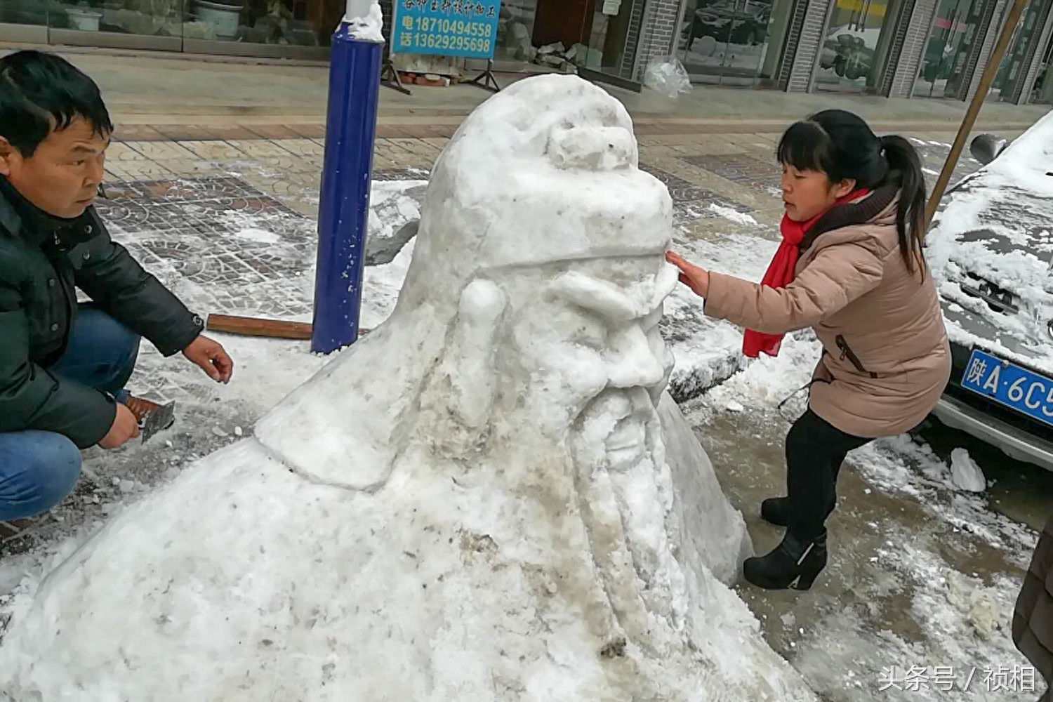 陕西玉雕大师堆雪人 出手就是关公菩萨雕塑 让吃瓜群众情可以堪