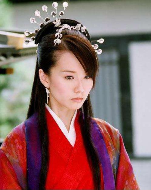 当年出演《宝莲灯》的丁香，未婚先孕，如今41岁被老公宠成公主！