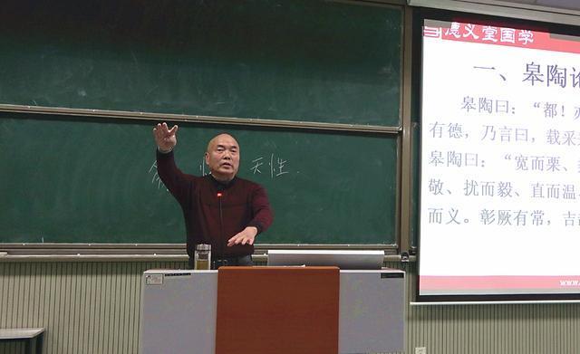 儒学大师：“快乐教育”是美国骗局